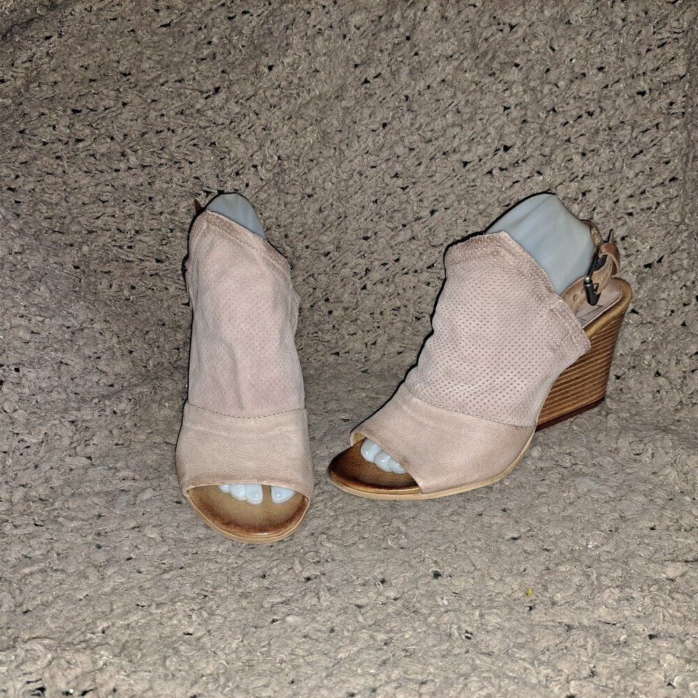 MIZ MOOZ NYC-Blush Pink Perforated Nubuck Kona Wedge Sandal-Sz 40-Near Mint
